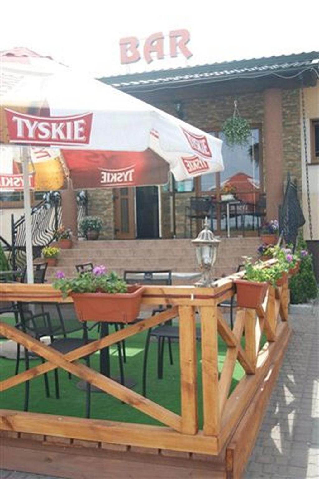 Pokoje Goscinne Gum-Bar Biskupice  ภายนอก รูปภาพ
